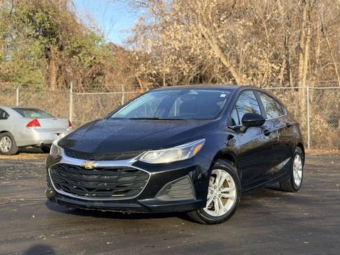 Used 2019 Chevrolet Cruze LT image 1