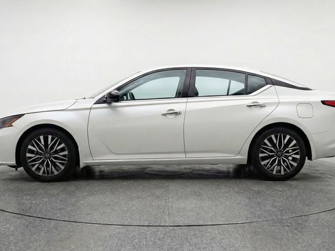 Used 2025 Nissan Altima 2.5 SV FWD image 5
