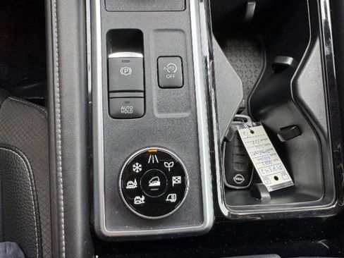Used 2023 Nissan Pathfinder SL AWD/4WD image 35
