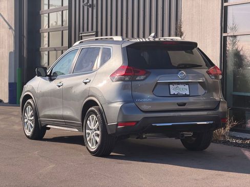 Used 2018 Nissan Rogue SV w/ Sun & Sound Touring Package image 3