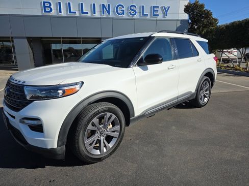 Used 2022 Ford Explorer XLT w/ Equipment Group 202A image 1