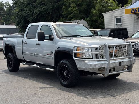Used 2012 Chevrolet Silverado 2500 LTZ w/ LTZ Plus Package AWD/4WD image 2