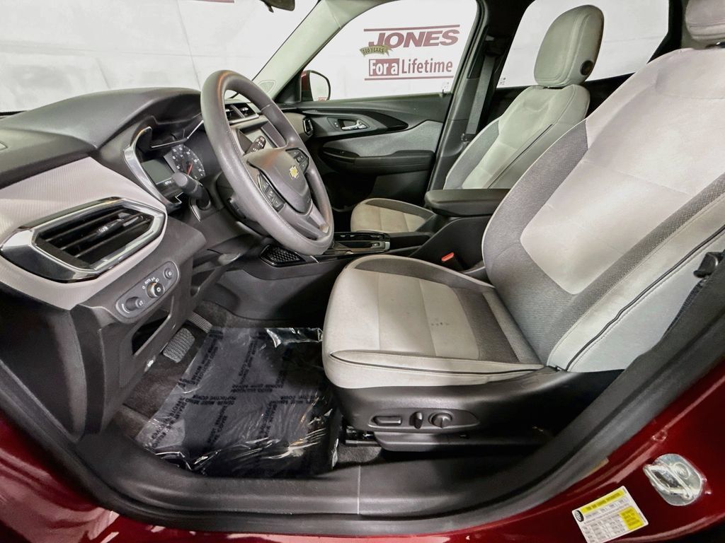 Used 2022 Chevrolet TrailBlazer LT FWD image 23