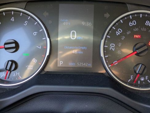 Used 2021 Toyota RAV4 XLE image 18