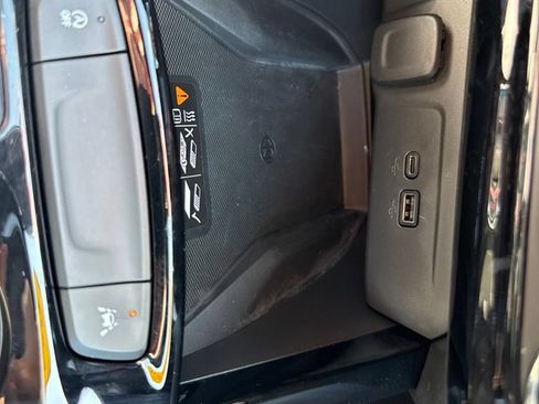 Used 2025 Chevrolet Trax RS w/ Sunroof Package FWD image 29