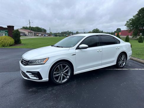 Used 2018 Volkswagen Passat 2.0T R-Line FWD image 3