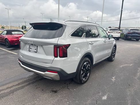 Used 2024 Kia Sorento S FWD image 7