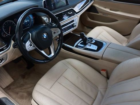 Used 2018 BMW 740i image 6
