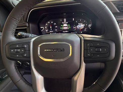 Used 2023 GMC Yukon XL Denali AWD/4WD image 18