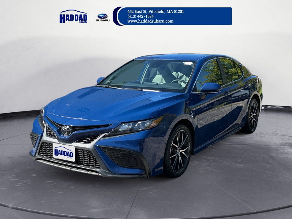 Used 2024 Toyota Camry SE w/ Cold Weather Package AWD/4WD image 1