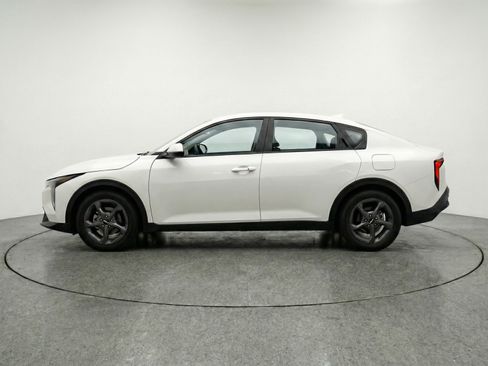Used 2025 Kia K4 LXS image 5
