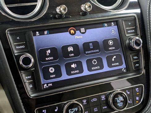 Used 2018 Bentley Bentayga AWD/4WD image 37