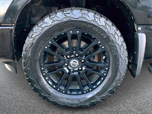 Used 2018 Nissan Titan SV image 34