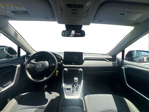 Used 2022 Toyota RAV4 LE FWD image 15
