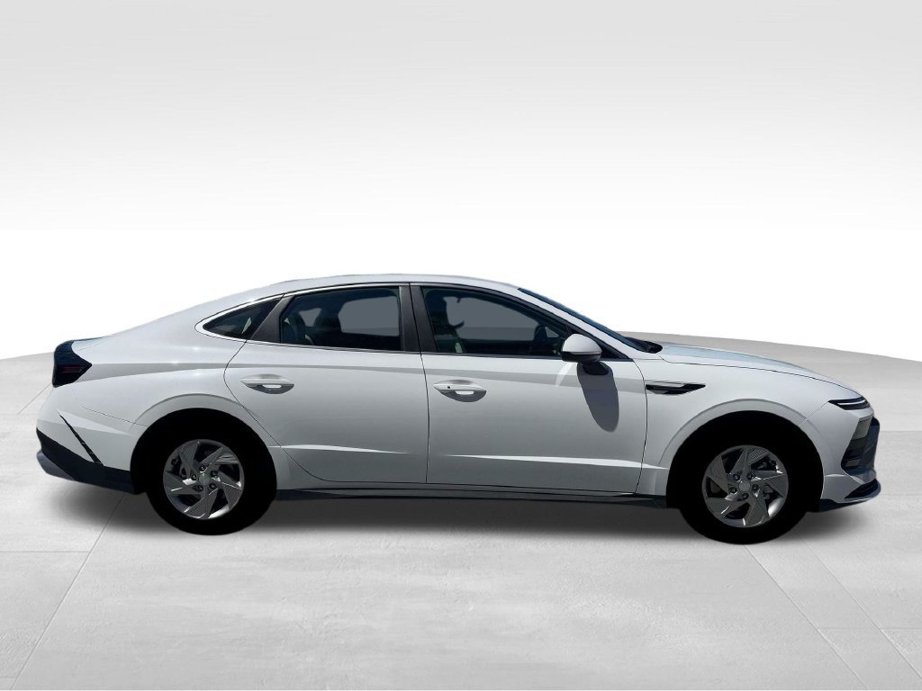 Used 2026 Hyundai Sonata SE FWD image 11