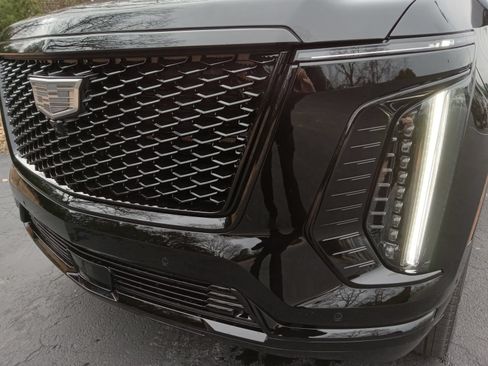 Certified 2026 Cadillac Escalade Platinum Sport w/ LPO, ONYX Package AWD/4WD image 8