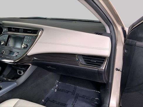 Used 2014 Toyota Avalon Limited w/ Technology Package FWD image 19