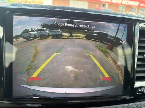 Used 2021 Chrysler Pacifica Touring-L FWD image 22