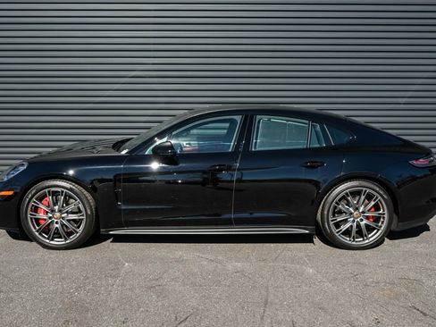 Certified 2023 Porsche Panamera GTS image 2