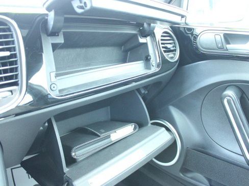 Used 2018 Volkswagen Beetle 2.0T Dune FWD image 36