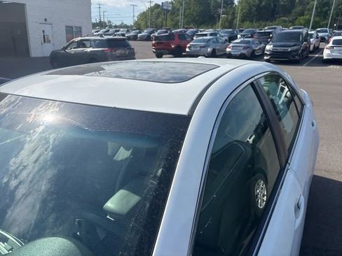 Used 2010 Toyota Camry LE FWD image 3