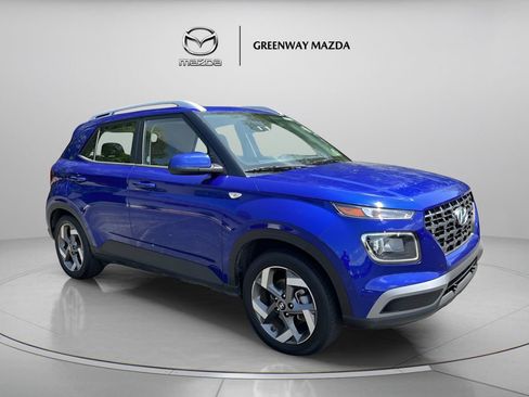 Used 2025 Hyundai Venue SEL FWD image 1
