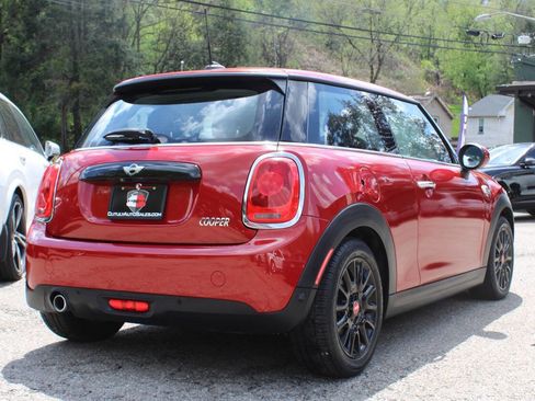 Used 2018 MINI Cooper 2-Door Hardtop w/ Signature Line Package FWD image 9