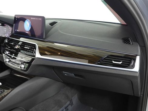 Used 2023 BMW 530e RWD image 14