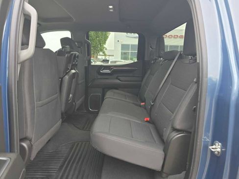 Used 2024 GMC Sierra 1500 SLE image 17