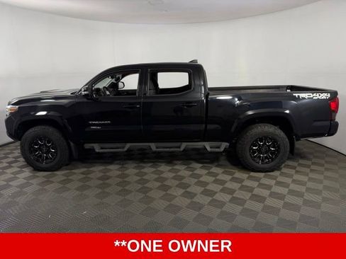 Used 2018 Toyota Tacoma TRD Sport AWD/4WD image 5