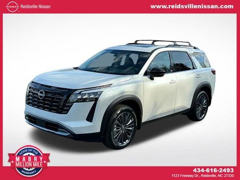 New 2026 Nissan Pathfinder SL image 1