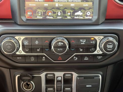 Used 2020 Jeep Gladiator Rubicon AWD/4WD image 31