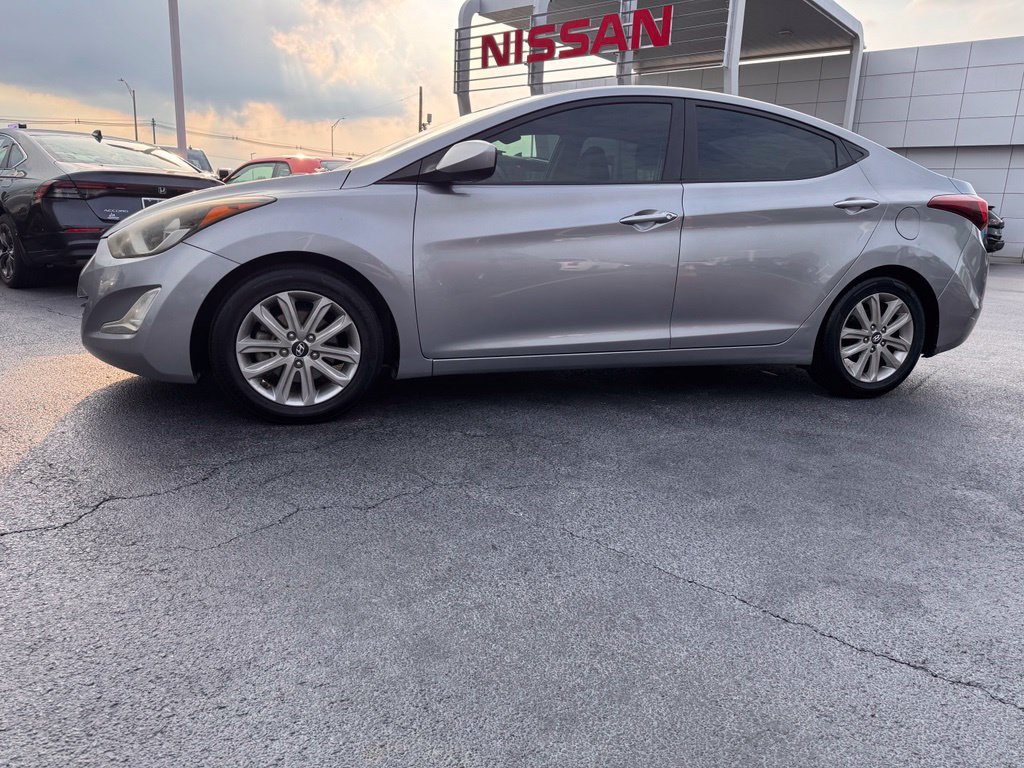 Used 2014 Hyundai Elantra SE w/ Option Group 02 FWD image 2