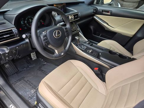 Used 2019 Lexus IS 300 F Sport w/ F Sport Package RWD image 10