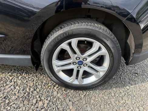 Used 2018 Ford Edge Titanium w/ Equipment Group 301A AWD/4WD image 9