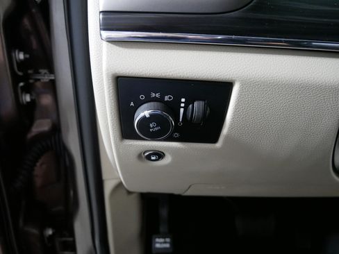 Used 2019 Jeep Grand Cherokee Limited AWD/4WD image 26