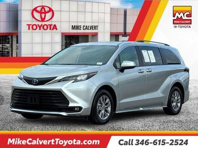 Certified 2025 Toyota Sienna XLE