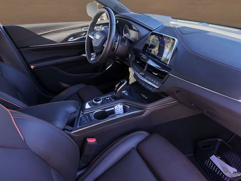Certified 2025 Cadillac CT4 V RWD image 30