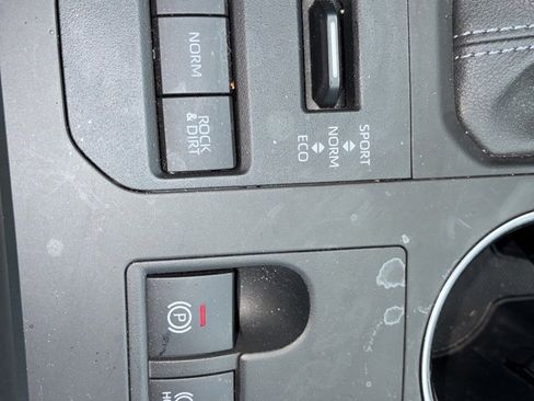 Used 2024 Toyota Highlander XLE image 19