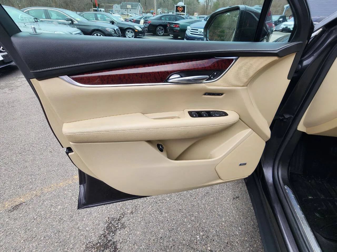 Used 2017 Cadillac XT5 Luxury w/ Driver Awareness Package AWD/4WD image 10
