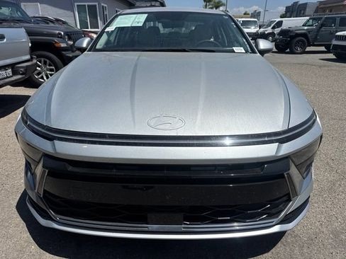 Used 2025 Hyundai Sonata SEL FWD image 2