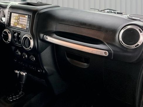 Used 2017 Jeep Wrangler Unlimited Rubicon w/ Dual Top Group AWD/4WD image 25