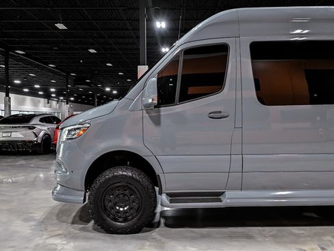 Used 2023 Mercedes-Benz Sprinter 2500 image 9