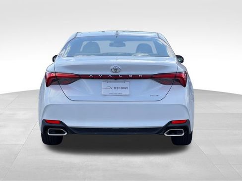 Used 2019 Toyota Avalon XLE w/ Moonroof Package FWD image 4