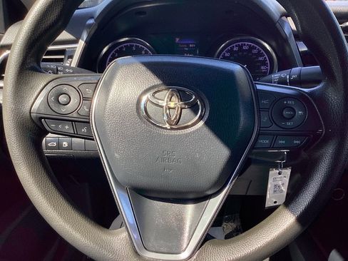 Used 2018 Toyota Camry LE image 18
