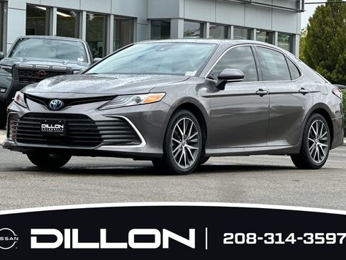 Used 2024 Toyota Camry XLE w/ Cold Weather Package FWD image 11