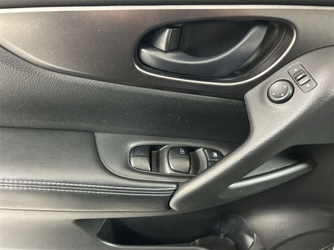 Used 2018 Nissan Rogue Sport S w/ S Appearance Package image 13