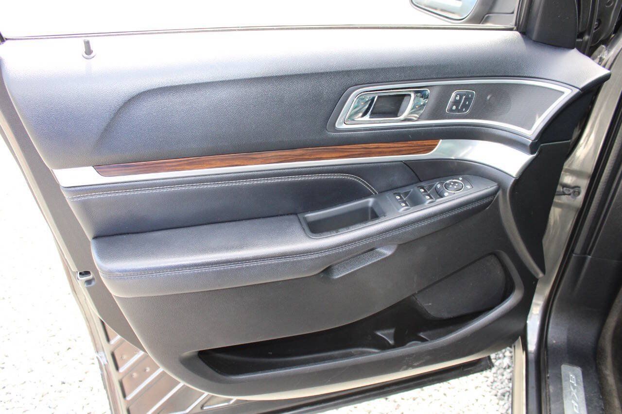 Used 2016 Ford Explorer Limited w/ Equipment Group 301A AWD/4WD image 21