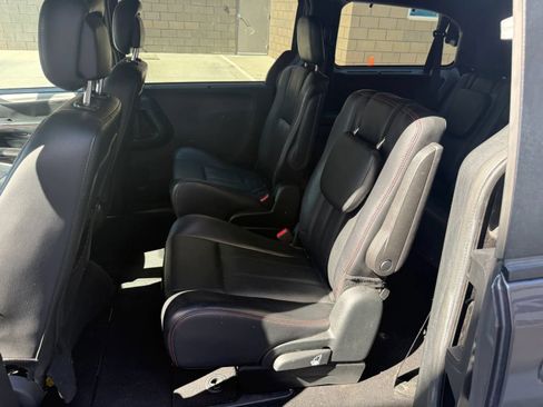 Used 2017 Dodge Grand Caravan GT FWD image 14