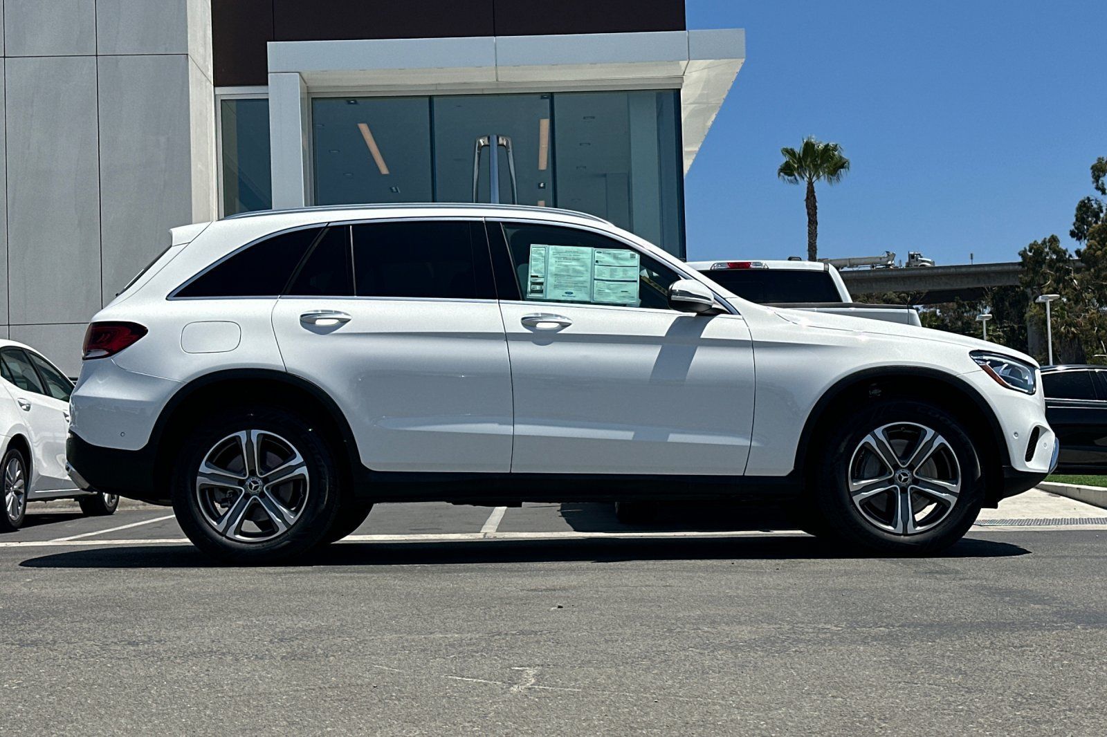 Used 2022 Mercedes-Benz GLC 300 image 2